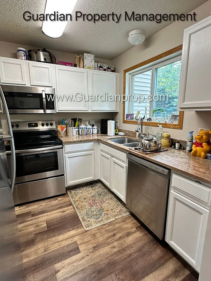 Prior Lake Town Home, 1 Car Garage, W/D, Walk out Patio, Dishwasher Available Sept — Photo 3