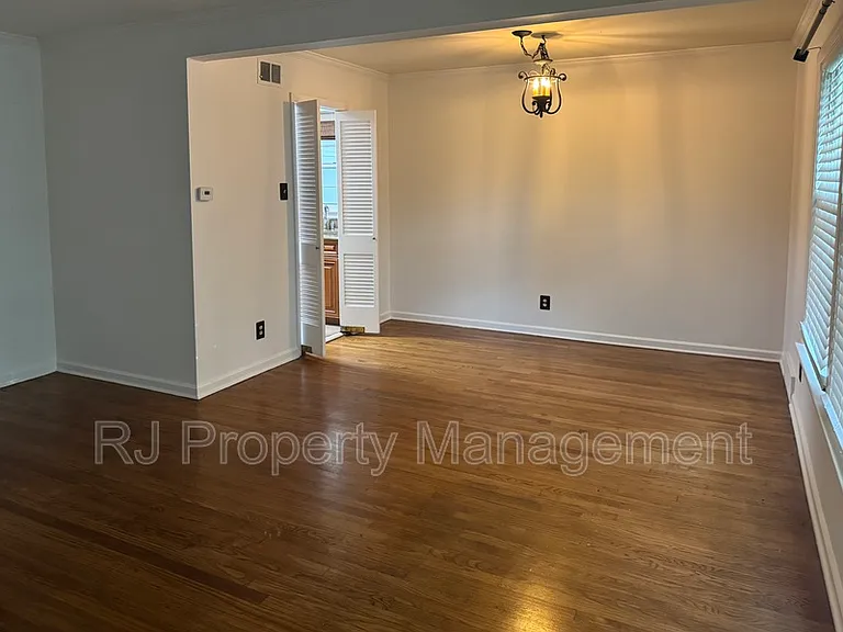 1619 Dorset Dr — Photo 4