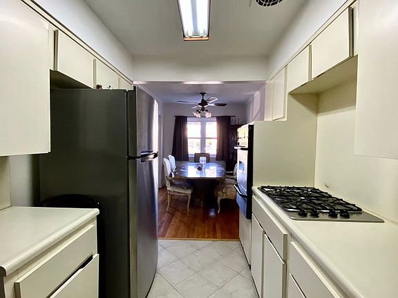 4th image of 2106 Hoyt Ave S