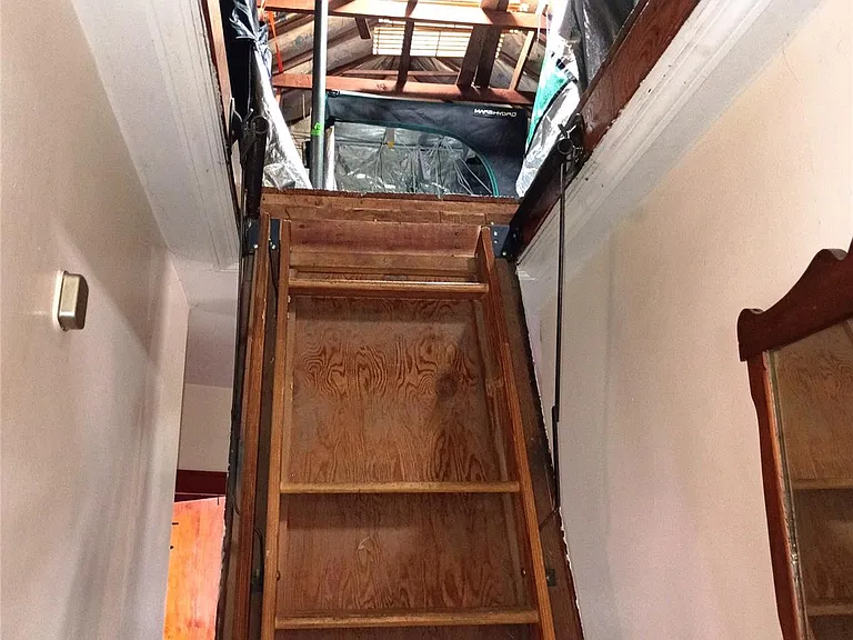 93 E Railroad Ave — Photo 6