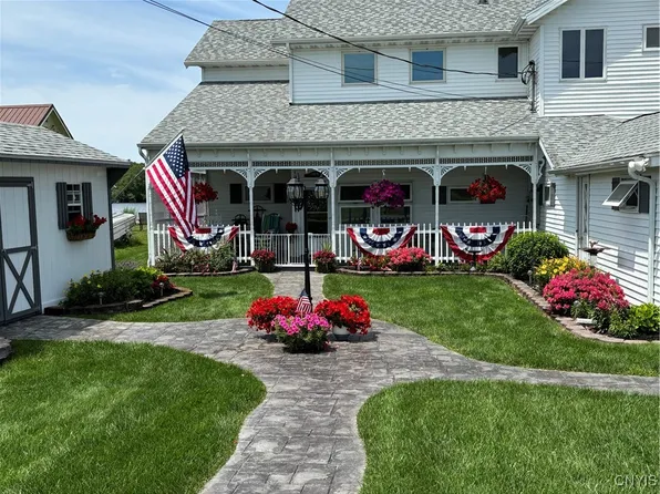 432 Ontario St, Sackets Harbor, NY 13685