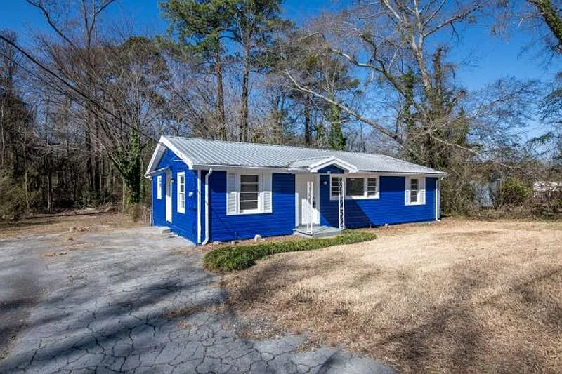 3 bed, 2.0 bath, 1215 sqft, $1,350 — Photo 2