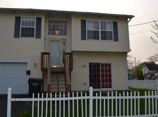 4 S Saint James St, Waukegan, IL