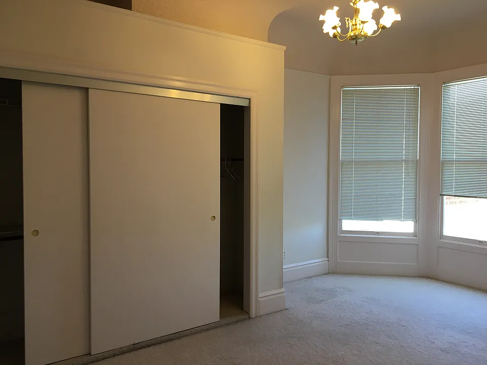 room for desk to the right of the closet