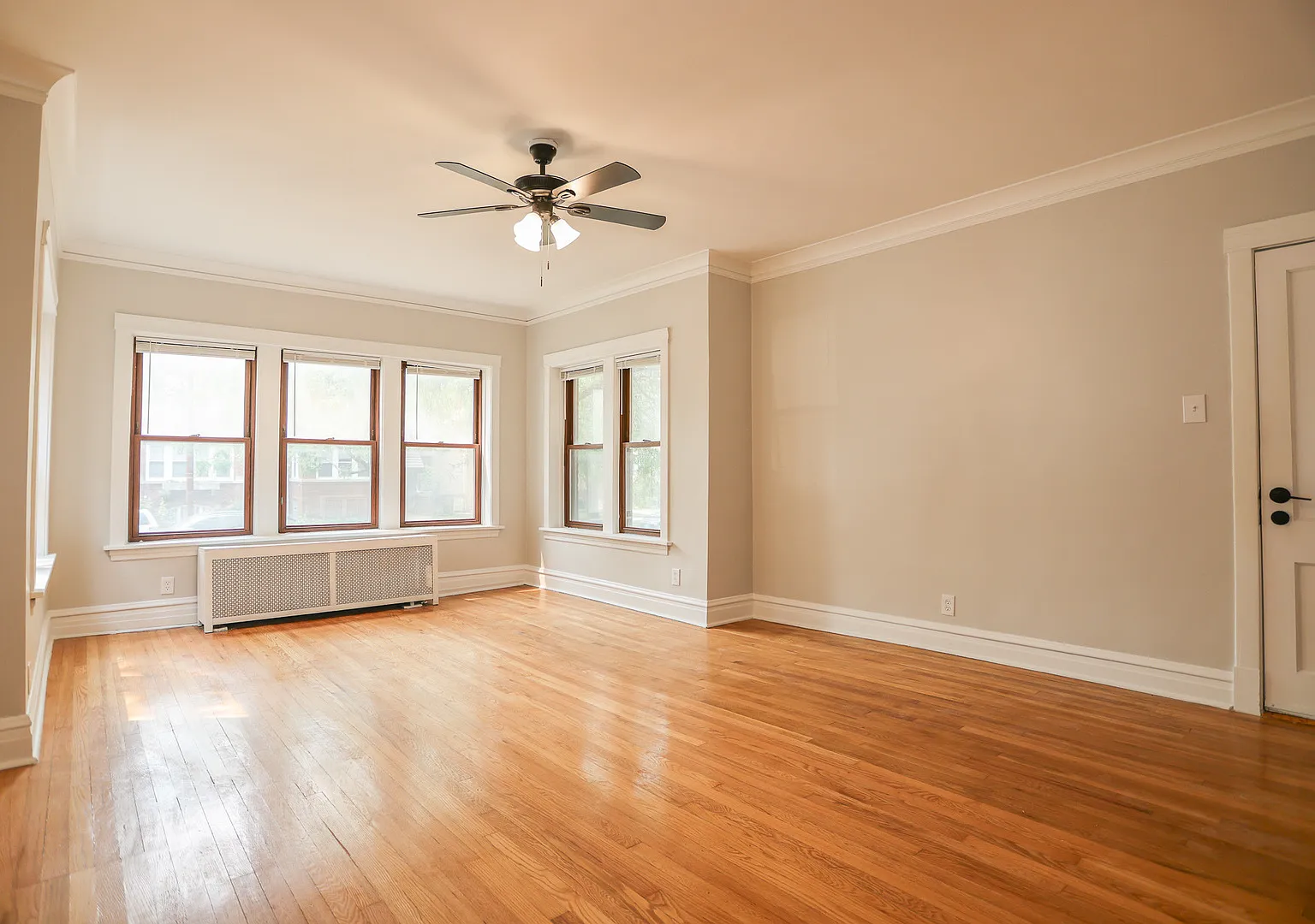 3 bed, 1400 sqft, $3,000 — Photo 4