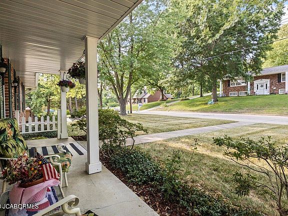 3rd image of 2551 Orchard Ln