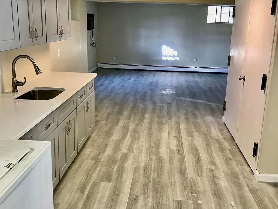 1st image of 224 Gainsborg Ave #1