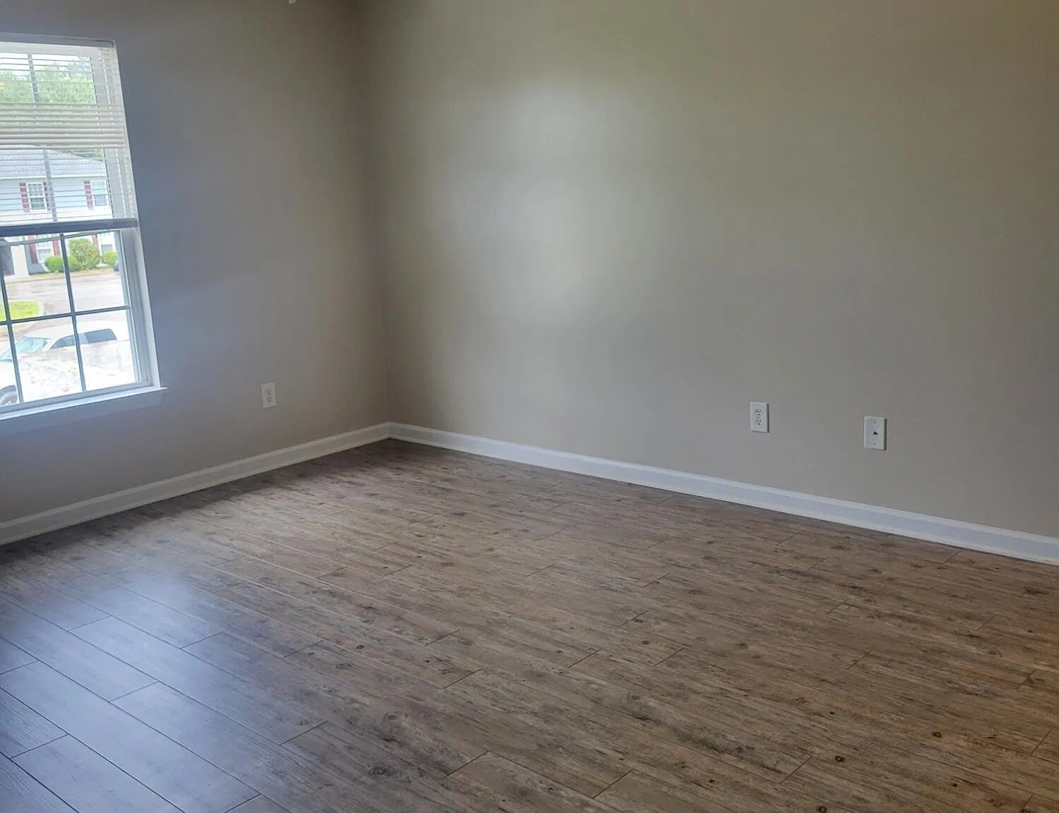 2 bed, 1.0 bath, 800 sqft, $1,050 — Photo 3