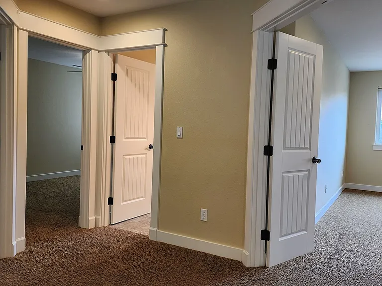 3819 Cameron Dr NE — Photo 49
