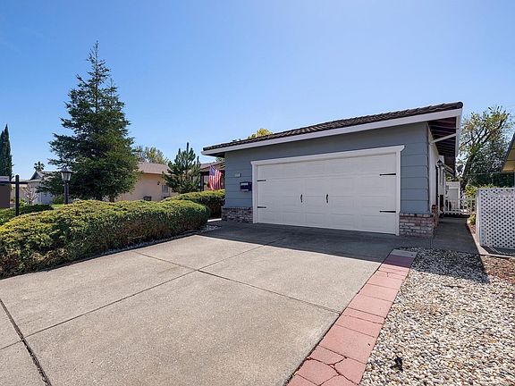 3rd image of 171 Carlsbad Circle