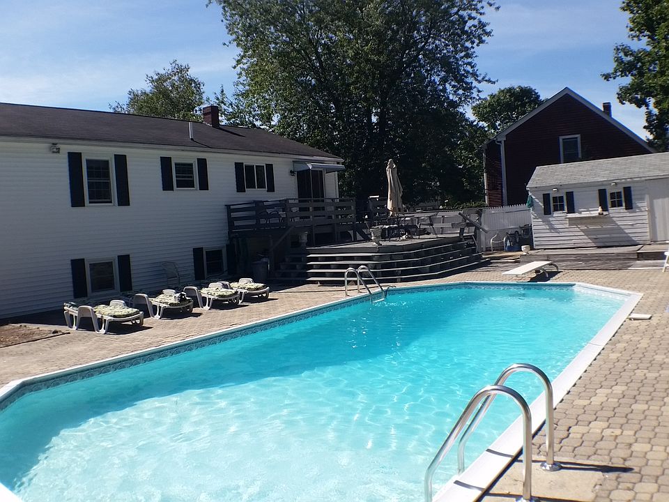 Sparkling pool and yard, dec