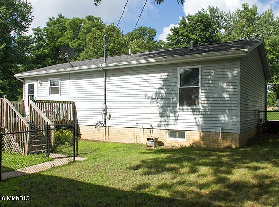 4th image of 117 Lumbard St