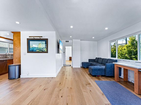 3rd image of 400 17th St #B