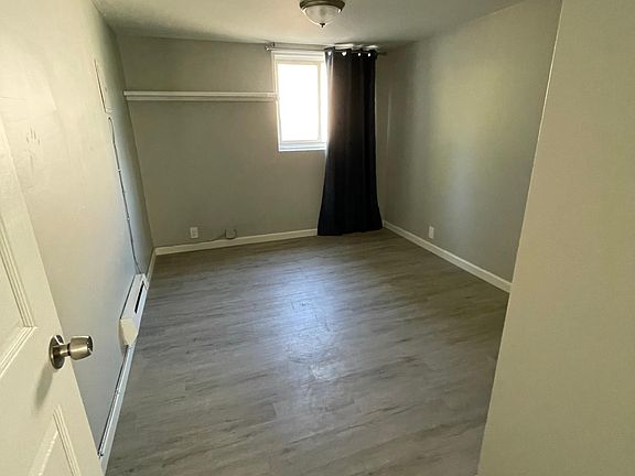 4th image of 4057 7th Ave NE #B