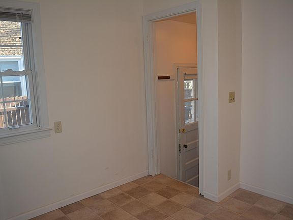 5th image of 711 Petrie Ave