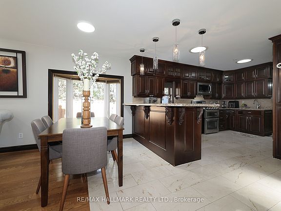 5th image of 11 Brookside Dr