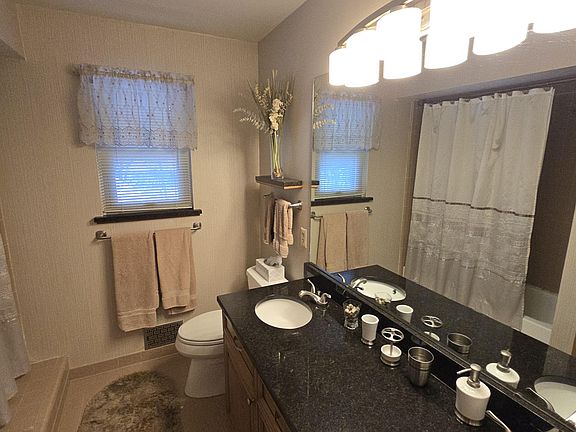 4th image of 2113 Hidden Lake Dr