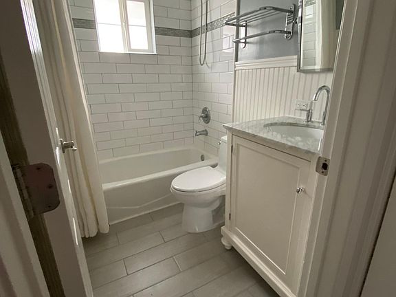 5th image of 2204 Flores St #B
