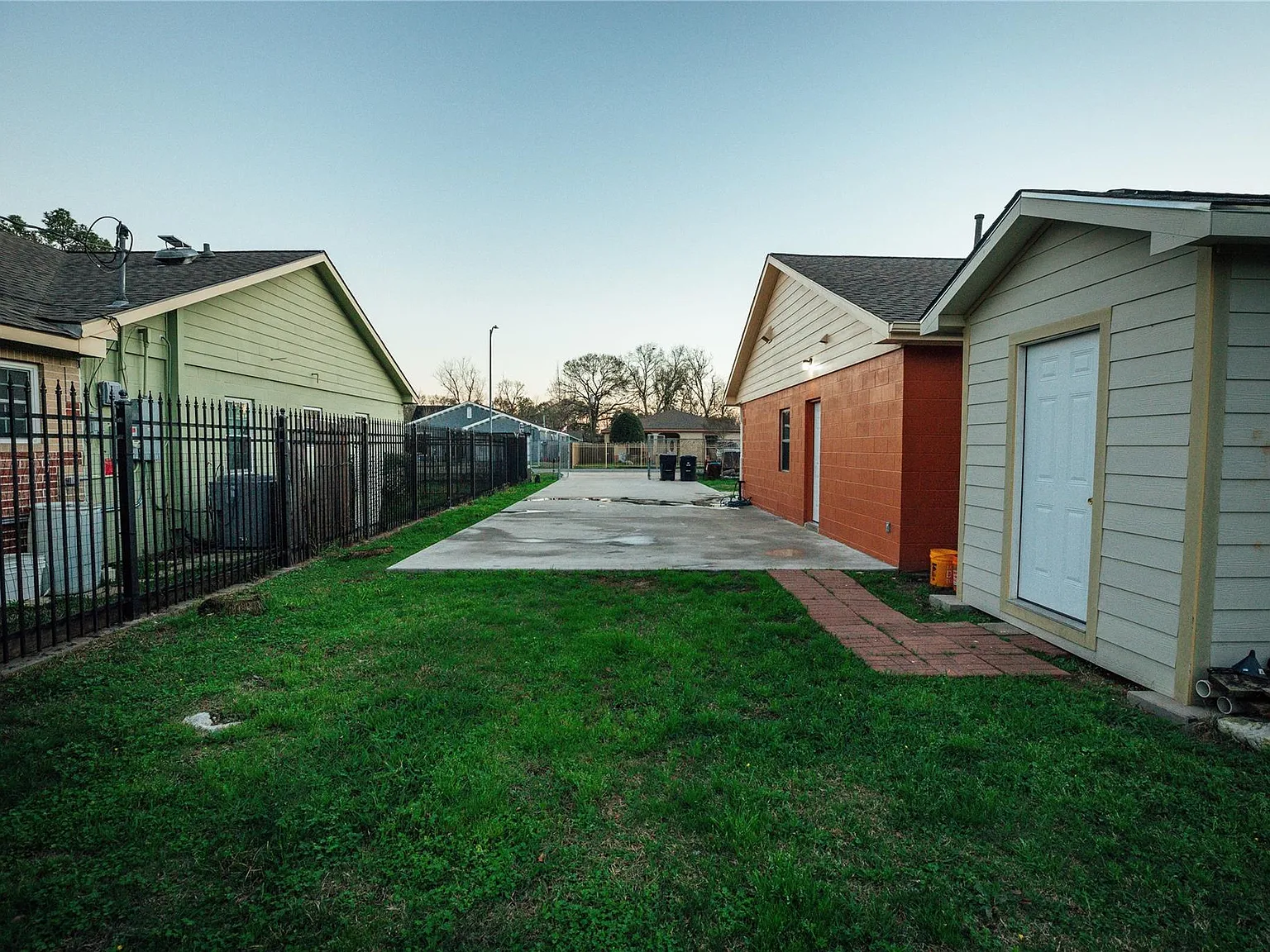 2 bed, 1.0 bath, 986 sqft, $1,300 — Photo 4