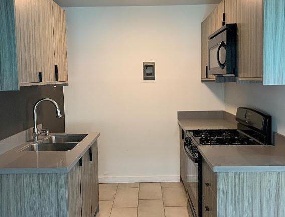 3rd image of 7444 Haskell Ave #D1bad17f4