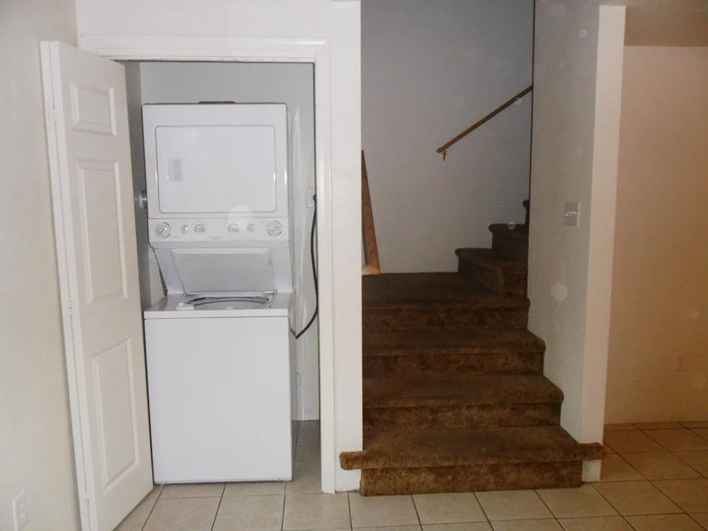 441 E Linden St — Photo 4