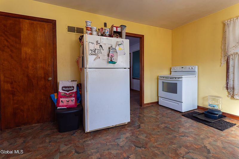 5th image of 414 Reynolds Road