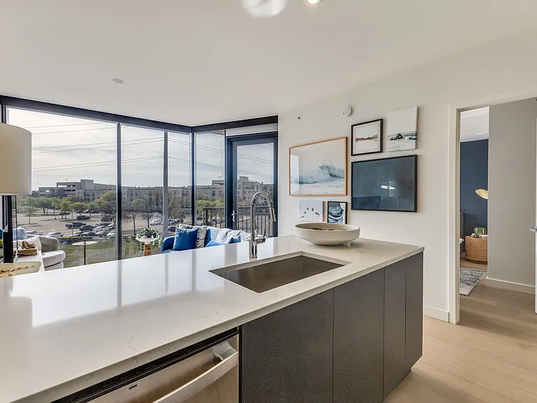 Eastline Residences — Photo 20