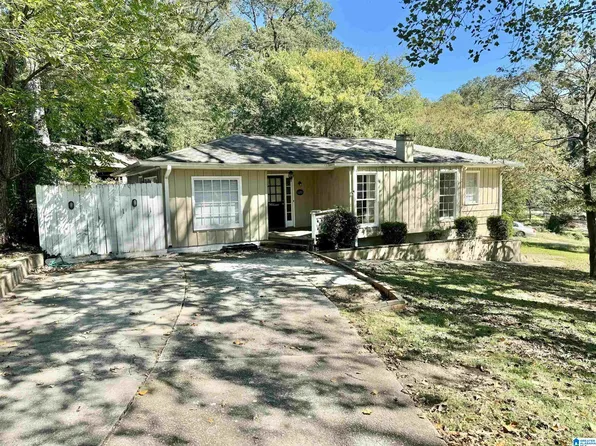 6201 Leslie Dr, Pinson, AL 35126