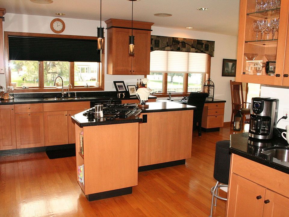 1st image of 2940 Woodstock Cir