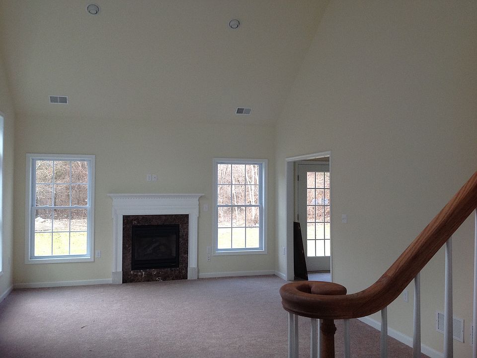 2nd image of 31 Bluffs Ct #31