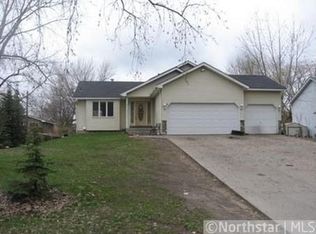 7720 Edgewood Dr, Mounds View, MN 55112