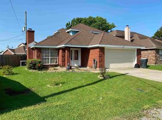 3925 Suncrest Dr, Groves, TX 77619