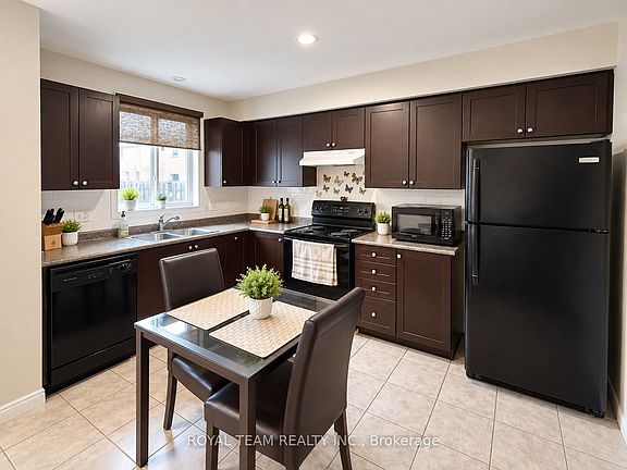 5th image of 1786 Swan St