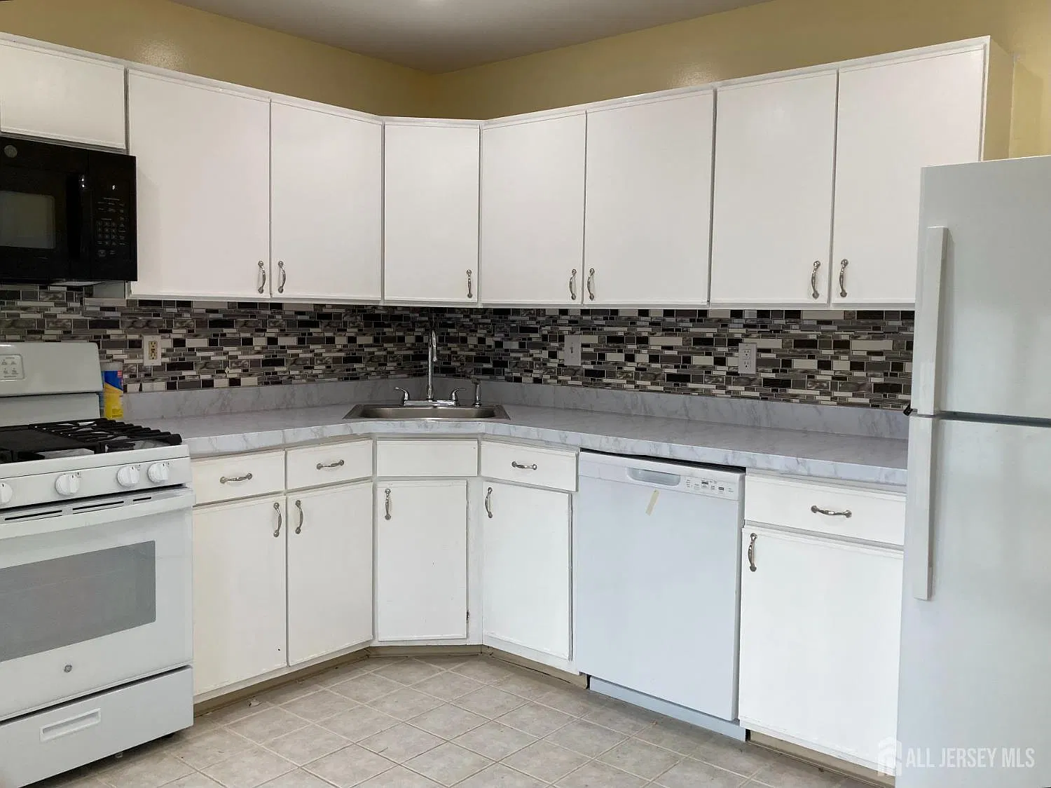 3 bed, 2.5 bath, $3,650 — Photo 4