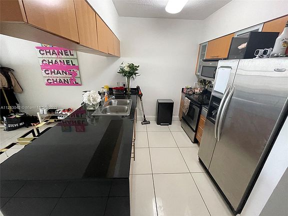 5th image of 1750 N Bayshore Dr APT 1806