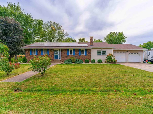 1535 E Pine St, Mason City, IL 62664