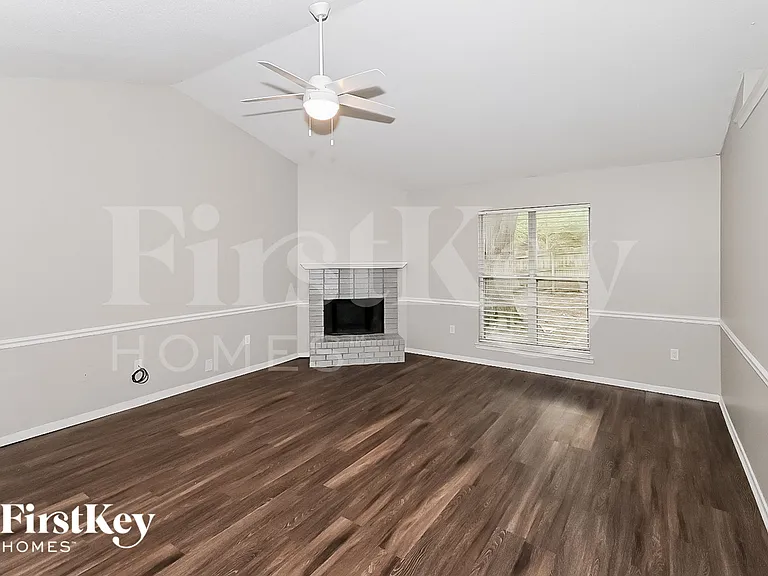 6495 Westbury Ave — Photo 4