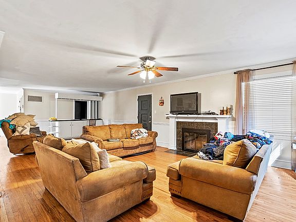 3rd image of 608 Brooklane Dr