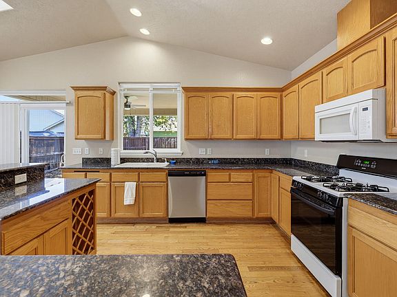 5th image of 1007 Highbury Dr
