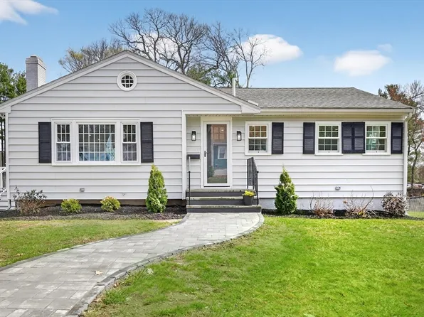 241 Ridgewood Dr, Norwood, MA 02062