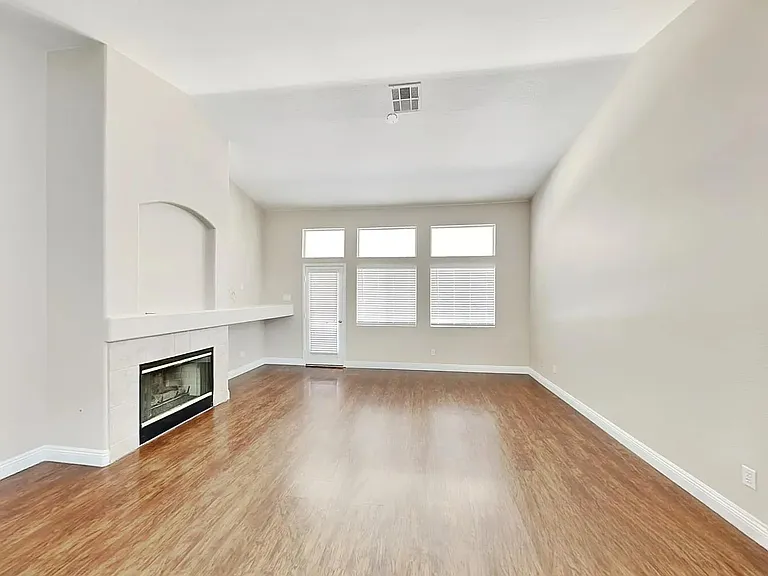714 Wolf Lake Ave — Photo 6