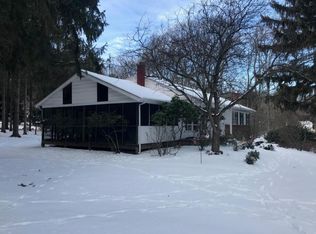 798 Demunds Rd, Dallas, PA 18612