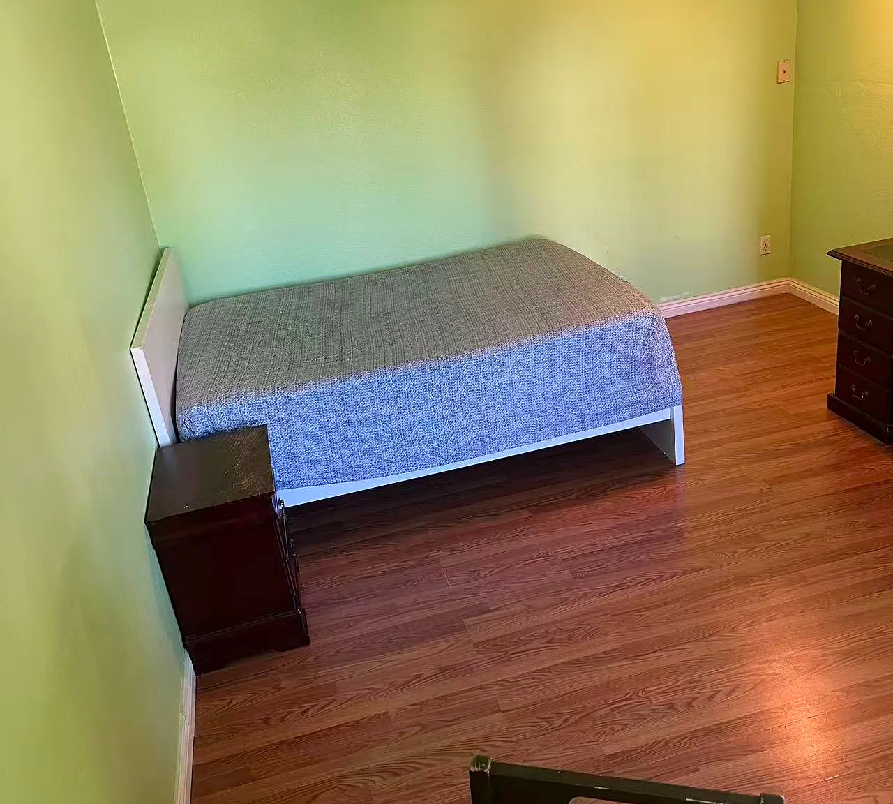 2 bed, 700 sqft, $2,200 — Photo 1