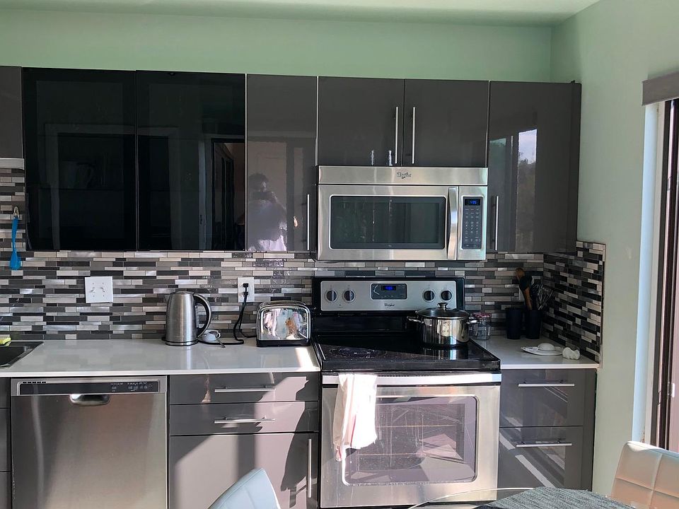 1st image of 102 Roberts Ln