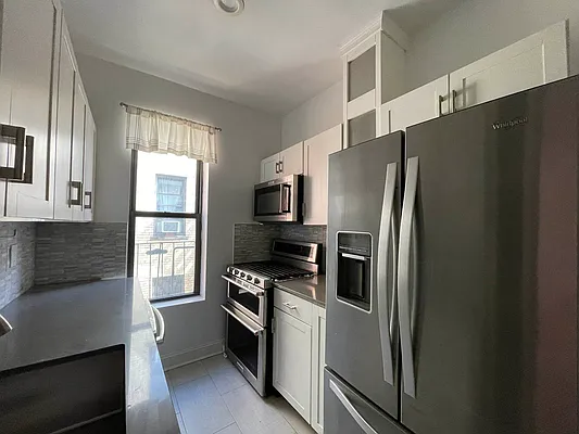 Rented by Hillel Realty Group | media 28