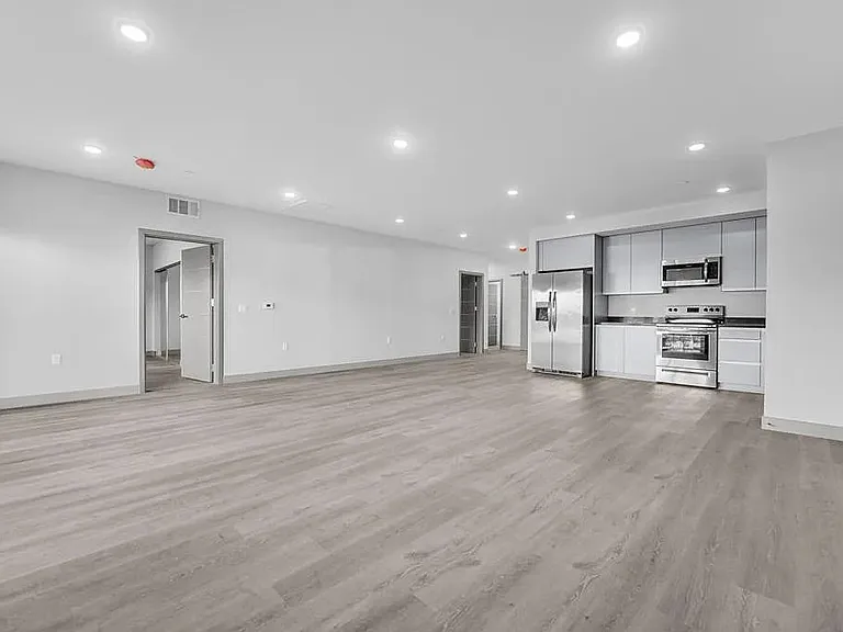 7040 Woodman Ave #207 — Photo 1