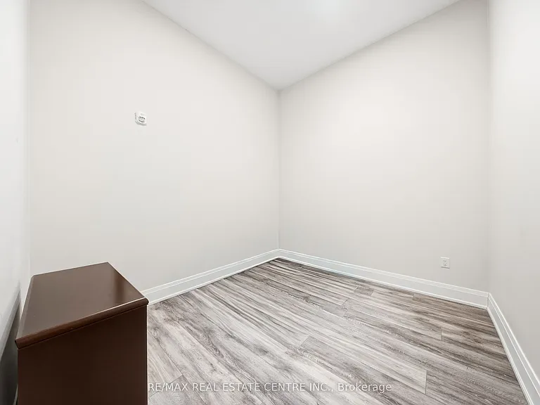 11 Queen St #301 — Photo 16