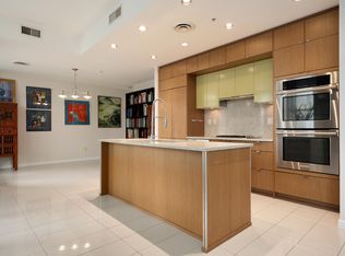 1205 Howe St #1404, Vancouver, BC V6Z0B2