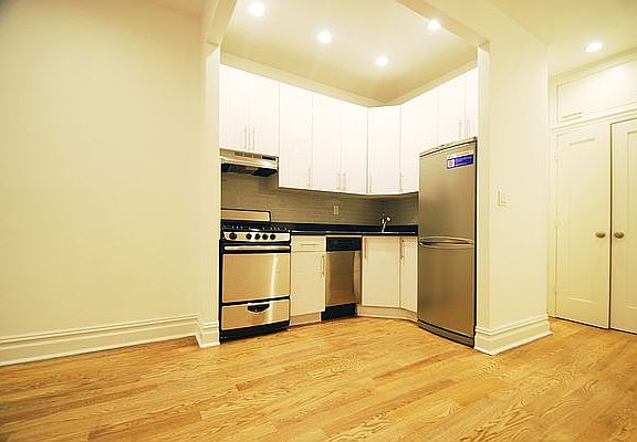3rd image of 21 Gramercy Park #1C
