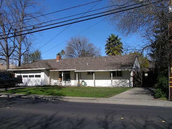 Front view incl. rt side driveway